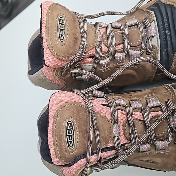 Keen Hiking Boots with Tan and Pink color - Size 6.5 US - Picture 7 of 10